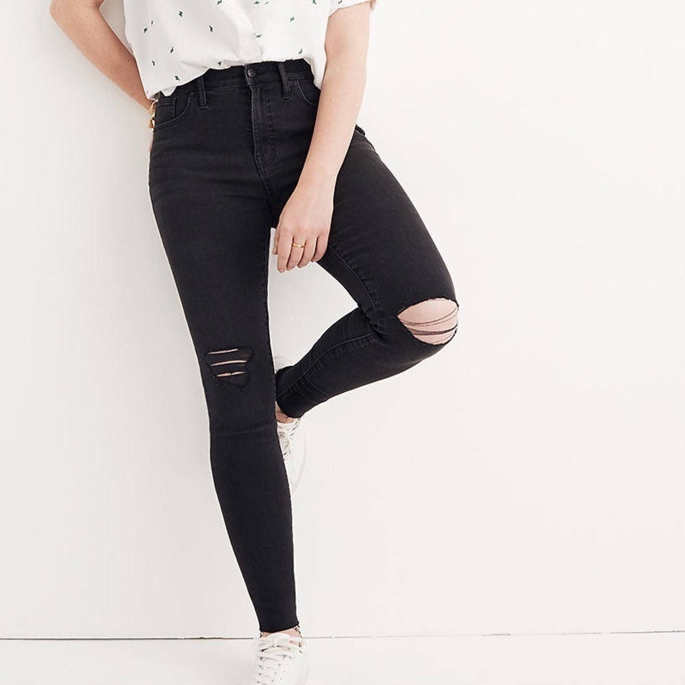 Madewell Distressed 9" Mid-Rise Skinny Jeans in Black Sea